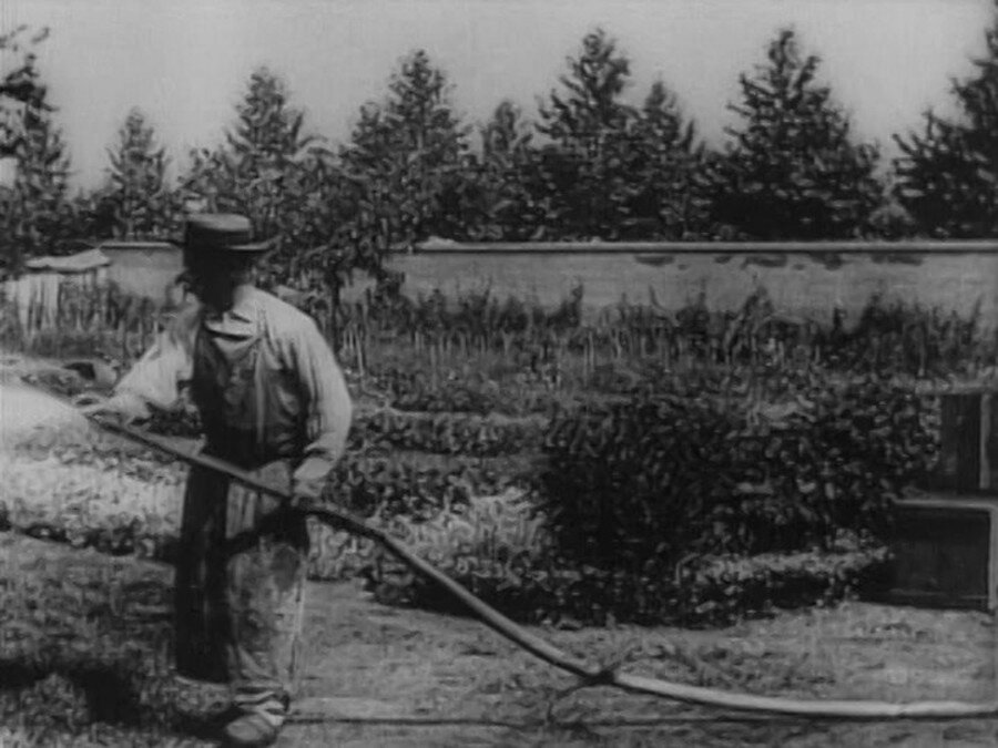 1895.水浇园丁 黑白 默片 法国喜剧短片 豆瓣9.1 卢米埃尔兄弟
