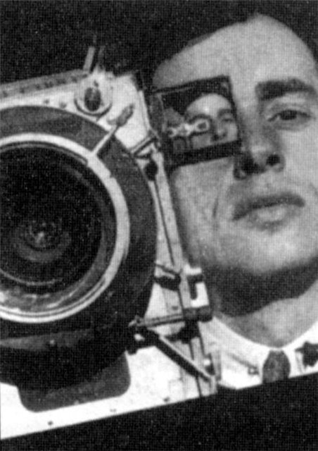 1929.持摄影机的人 默片  黑白 清晰 苏联纪录片 豆瓣9.1 Man with a Movie Camera - .
