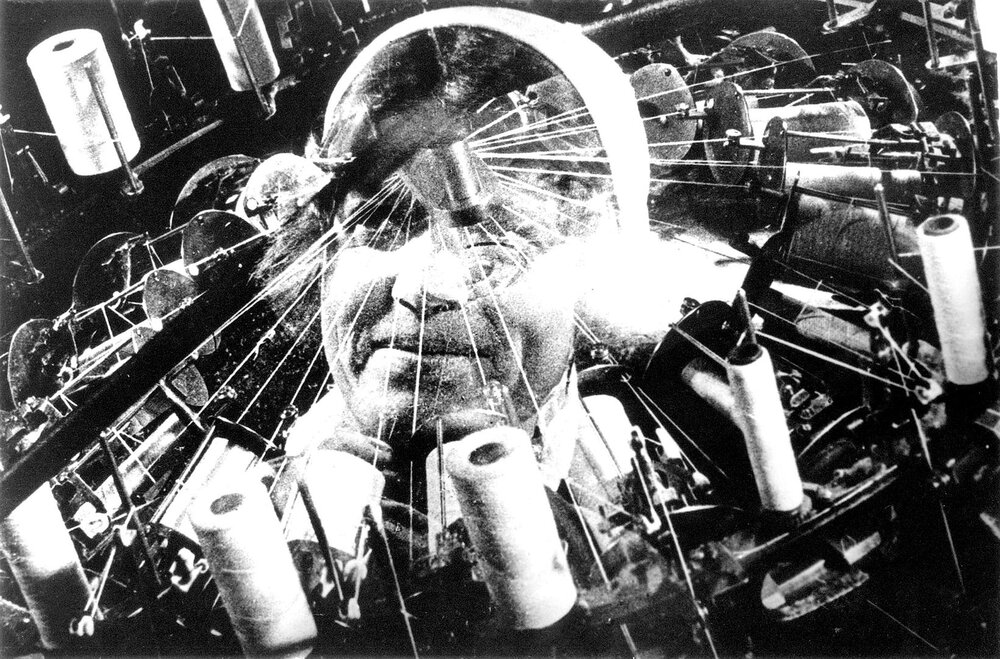 1929.持摄影机的人 默片  黑白 清晰 苏联纪录片 豆瓣9.1 Man with a Movie Camera - .