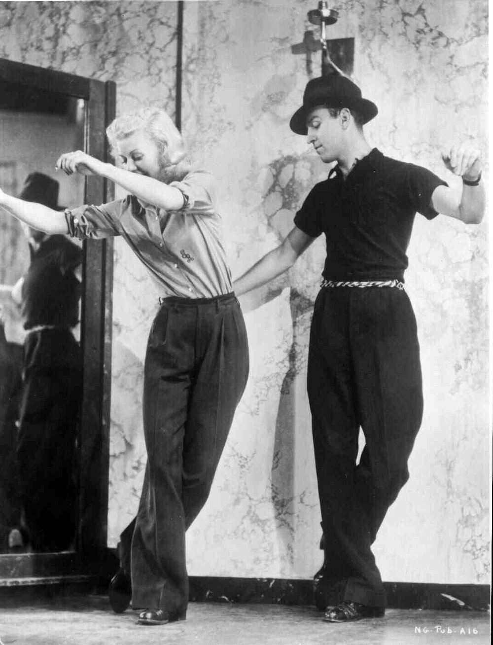 1936.摇摆乐时代 黑白 中字 美国喜剧歌舞 高清 豆瓣7.5 Swing.Time.D9.MiniSD-TLF